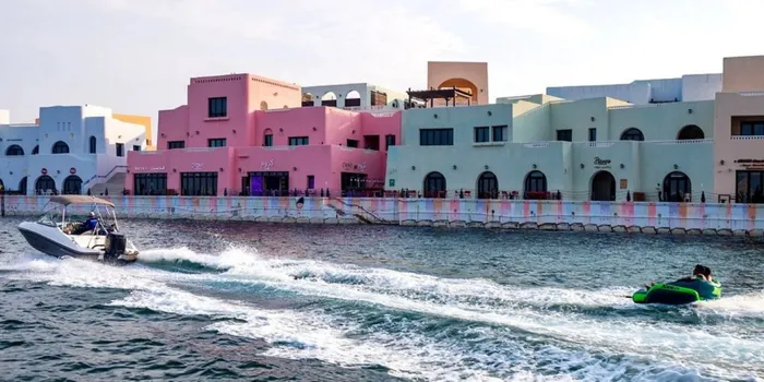 Cruises & Dining